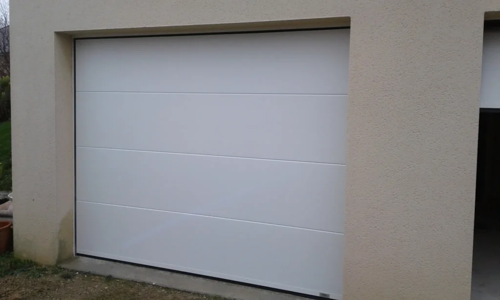 Porte de garage : réalisation de Gamso Menuiserie