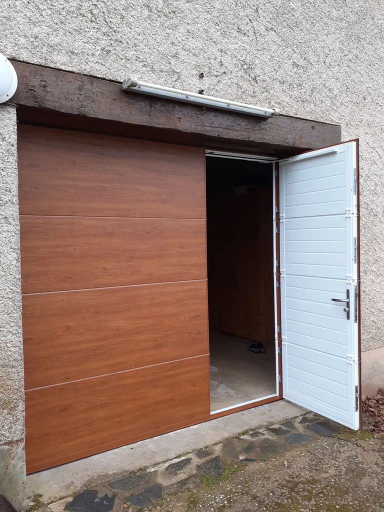 Porte de garage : réalisation de Gamso Menuiserie