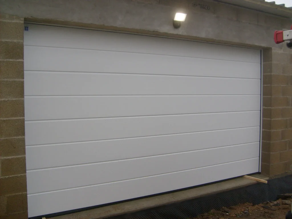 Porte de garage : réalisation de Gamso Menuiserie
