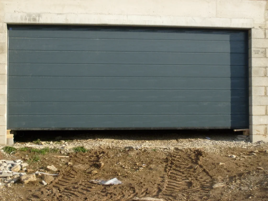 Porte de garage : réalisation de Gamso Menuiserie