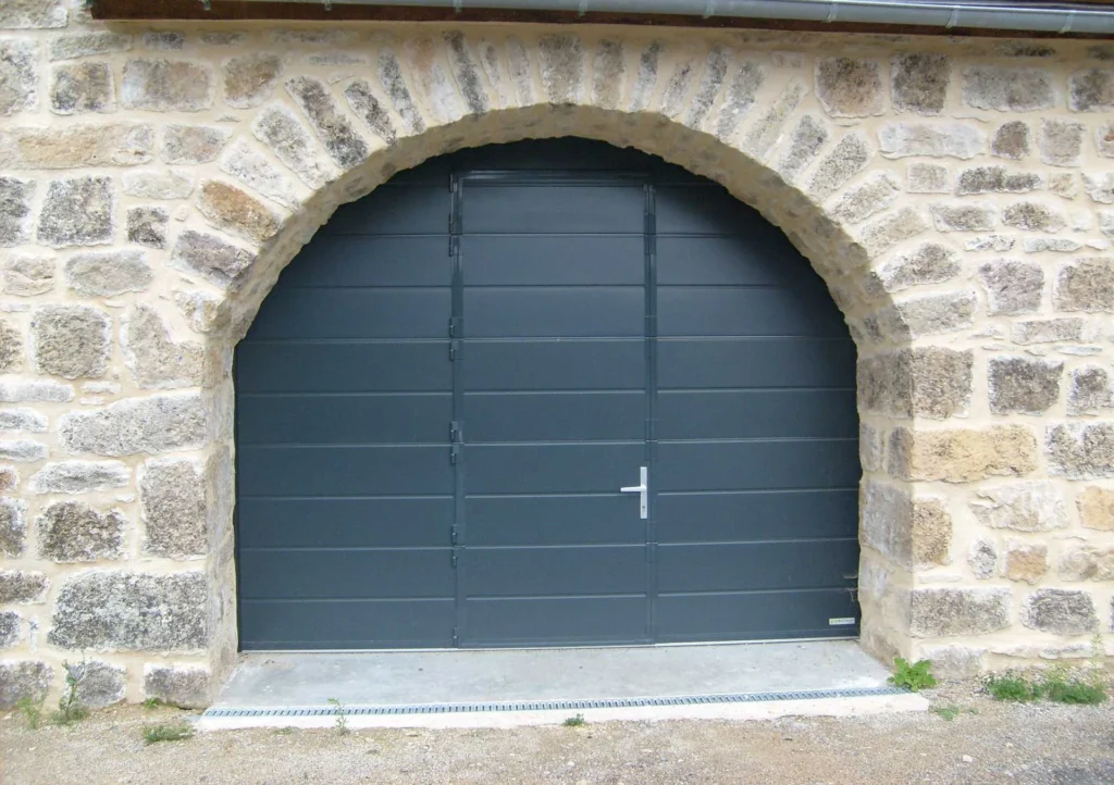 Porte de garage — réalisation Gamso Menuiserie